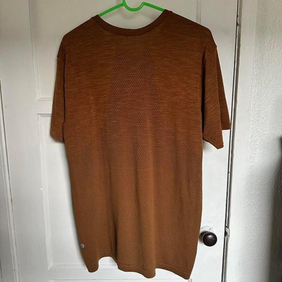 🖤 Lululemon Performance Tee - Picture 4 of 4